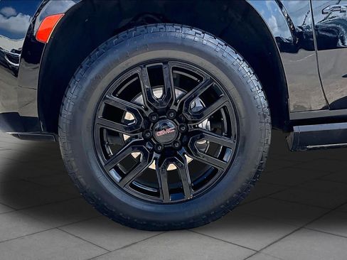 Used 2023 GMC Yukon XL AT4 w/ AT4 Premium Package AWD/4WD image 11