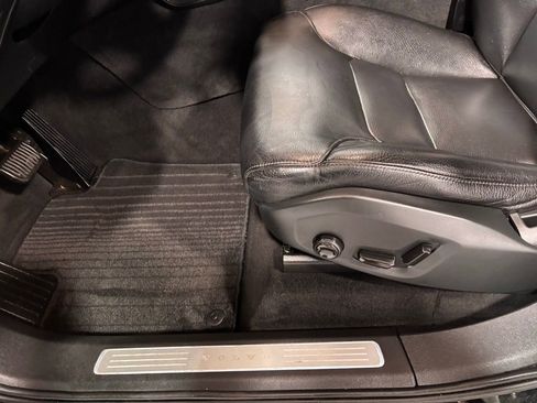 Used 2018 Volvo XC90 T6 Momentum w/ Momentum Plus Package image 11