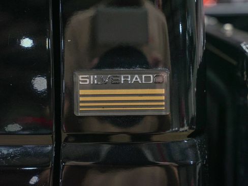 Used 1990 Chevrolet Silverado 1500 2WD Regular Cab image 23