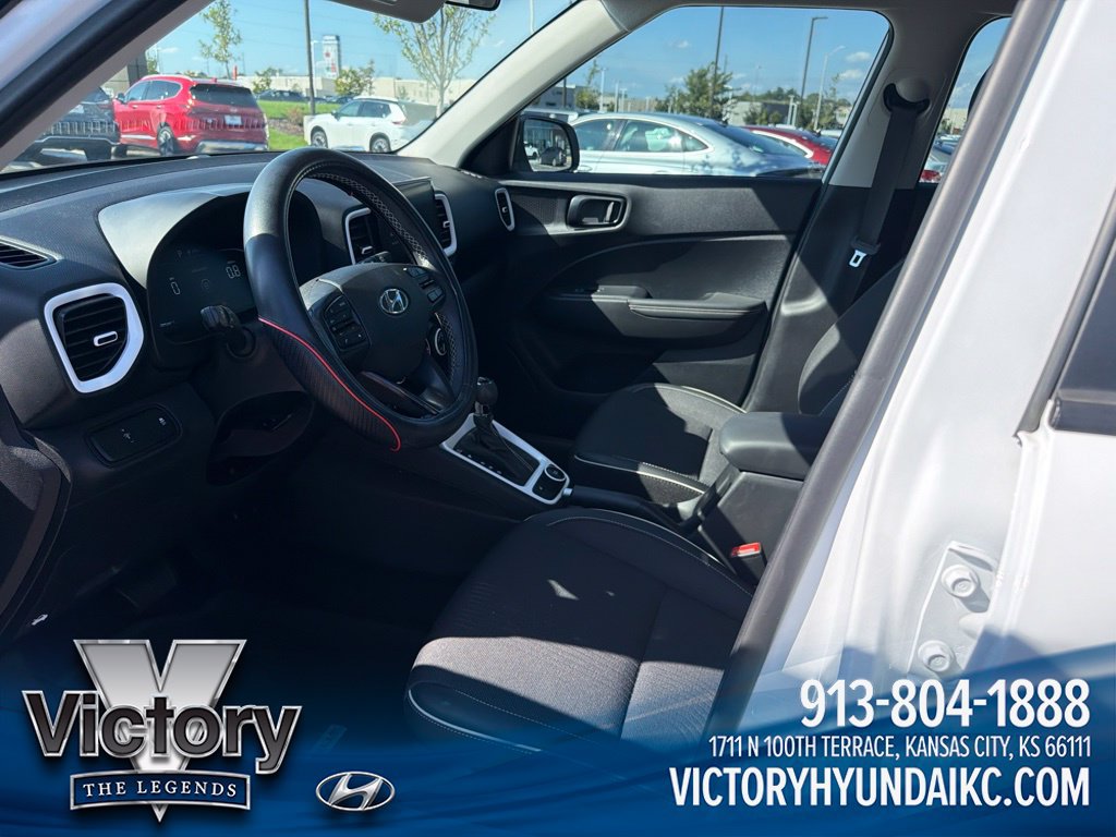 Used 2025 Hyundai Venue Limited FWD image 10