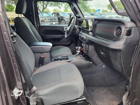 Used 2025 Jeep Wrangler Unlimited Rubicon image 13