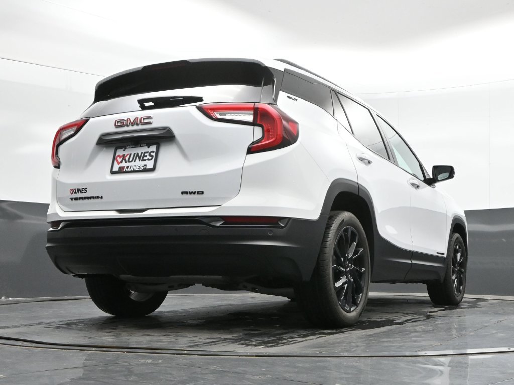 Used 2024 GMC Terrain SLT w/ Elevation Edition AWD/4WD image 38