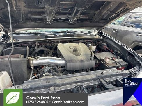 Used 2017 Toyota Tacoma TRD Sport AWD/4WD image 19