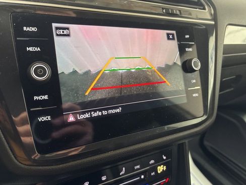 Used 2024 Volkswagen Tiguan SE R-Line image 17