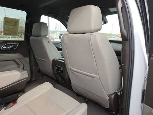 Used 2024 Chevrolet Suburban Z71 image 33