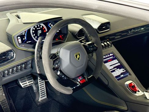 Used 2022 Lamborghini Huracan EVO RWD image 16