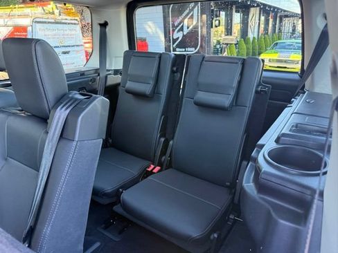 Used 2015 Land Rover LR4 HSE AWD/4WD image 32