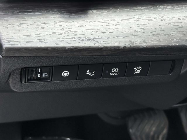 Used 2023 Nissan Ariya AWD image 12