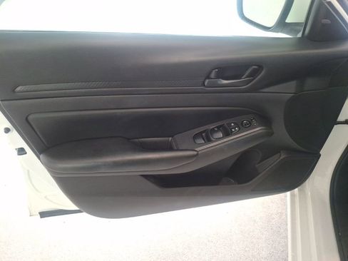 Used 2023 Nissan Altima 2.5 S FWD image 13