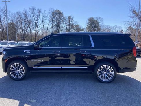 Used 2022 GMC Yukon XL Denali w/ Denali Premium Package image 6