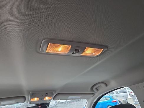 Used 2021 Nissan Titan SV w/ SV Convenience Package image 38