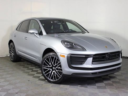 Certified 2025 Porsche Macan image 9