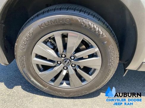 Used 2024 Nissan Pathfinder SV AWD/4WD image 9