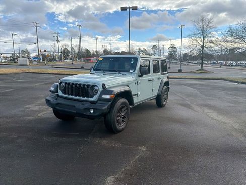 Used 2024 Jeep Wrangler Sport S image 15