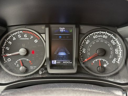 Used 2021 Toyota Tacoma SR RWD image 23