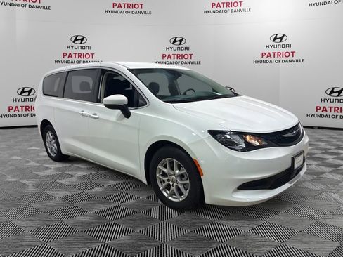 Used 2023 Chrysler Voyager LX image 1