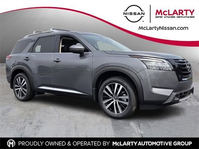 New 2025 Nissan Pathfinder Platinum w/ Black Appearance Package
