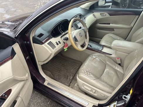 Used 2011 Toyota Avalon Limited image 9