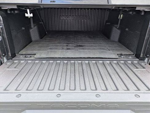 Certified 2025 Toyota Tacoma SR5 AWD/4WD image 6