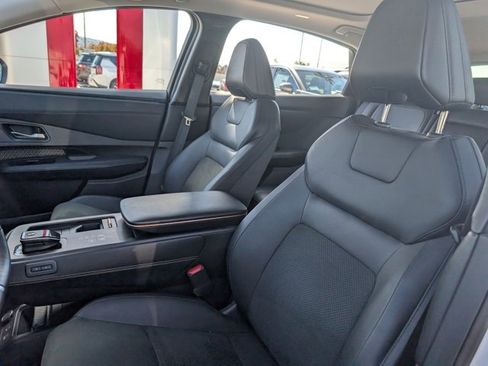 Used 2023 Nissan Ariya AWD image 6