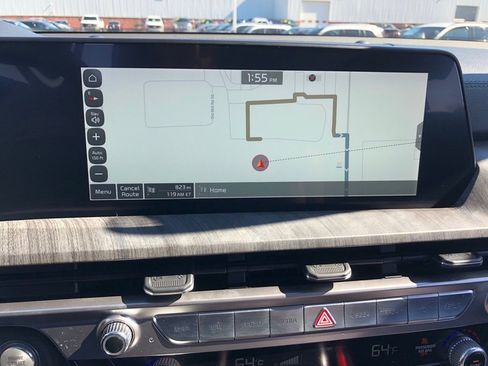 Used 2024 Kia Telluride EX w/ EX Captain's Chair Package FWD image 24