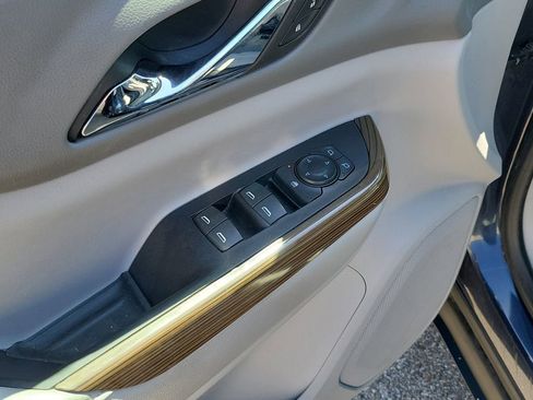 Used 2018 GMC Acadia SLE image 23