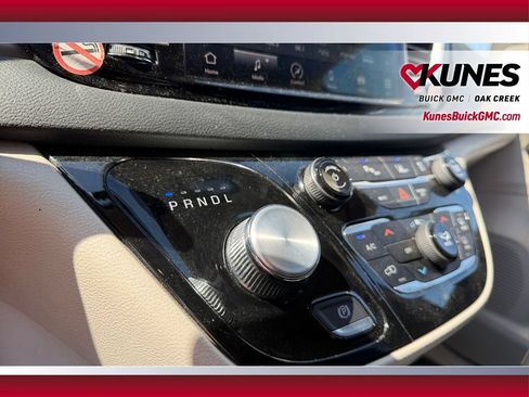 Used 2023 Chrysler Pacifica Touring-L FWD image 29