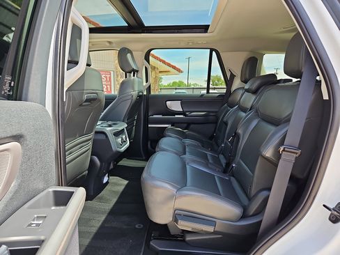 Used 2025 Ford Expedition Active image 10