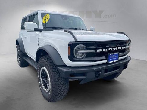 Certified 2021 Ford Bronco Outer Banks w/ Sasquatch Package AWD/4WD image 2