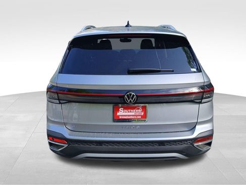 New 2026 Volkswagen Taos SE image 4
