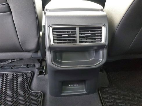 Certified 2025 Volkswagen Atlas Cross Sport SE image 14