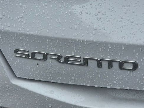 Used 2024 Kia Sorento S AWD/4WD image 4