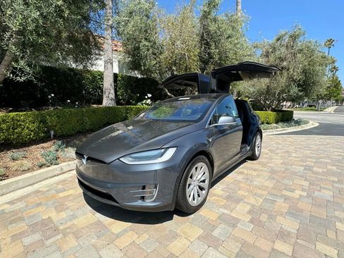 Used 2017 Tesla Model X 75D image 8