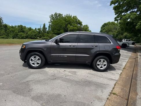 Used 2017 Jeep Grand Cherokee Laredo w/ Quick Order Package 23E AWD/4WD image 4
