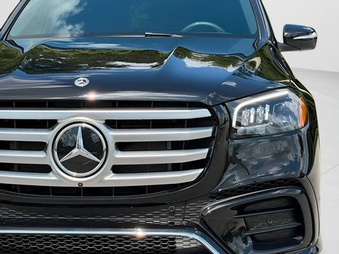 Used 2026 Mercedes-Benz GLS 580 4MATIC image 25
