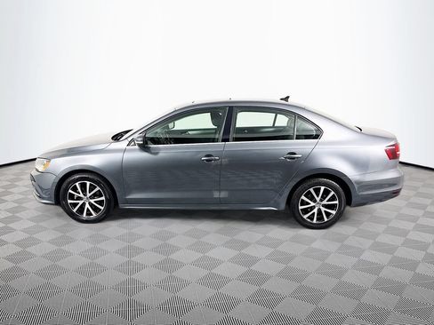 Used 2017 Volkswagen Jetta SE FWD image 4