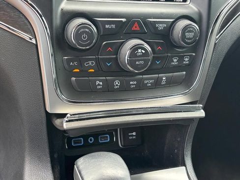 Used 2018 Jeep Grand Cherokee Limited AWD/4WD image 18