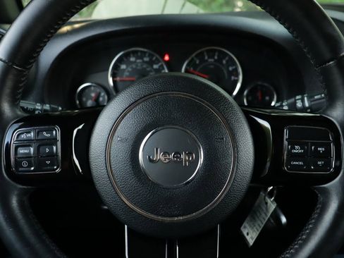 Used 2015 Jeep Wrangler Unlimited Sahara image 10