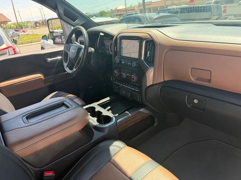 Used 2022 Chevrolet Silverado 3500 High Country w/ Technology Package AWD/4WD image 25