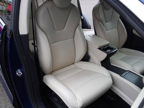 Used 2018 Tesla Model X 100D image 27