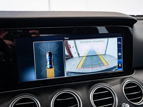 Used 2018 Mercedes-Benz E 400 4MATIC Sedan image 33