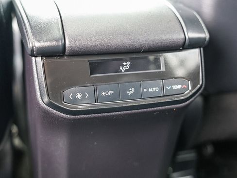 Used 2023 Toyota Highlander XLE FWD image 8