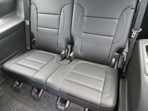 Used 2023 GMC Acadia SLT w/ Elevation Edition FWD image 30