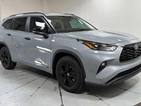 Certified 2024 Toyota Highlander XLE image 3