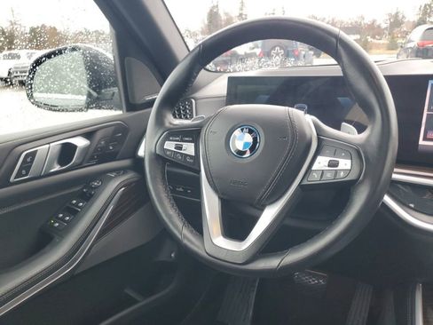 Used 2025 BMW X5 xDrive50e image 7