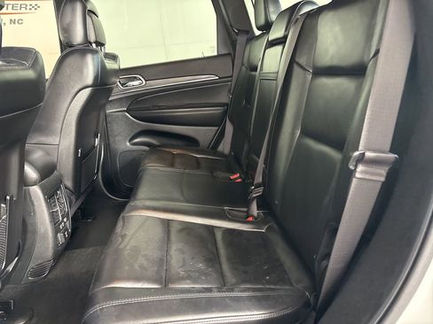 Used 2022 Jeep Grand Cherokee Limited image 22