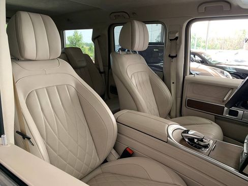 Used 2021 Mercedes-Benz G 550 image 11