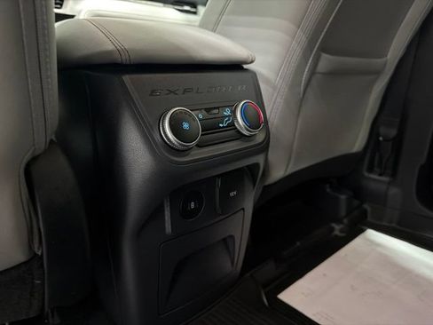 Used 2025 Ford Explorer Active w/ Active Comfort Package AWD/4WD image 18