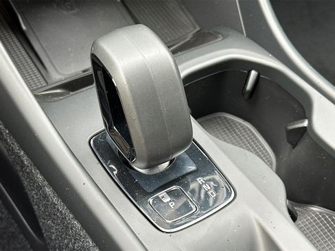 Certified 2025 Volvo XC40 B5 Core w/ Protection Package Premier image 20