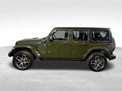 Used 2024 Jeep Wrangler Unlimited w/ Convenience Group AWD/4WD image 9